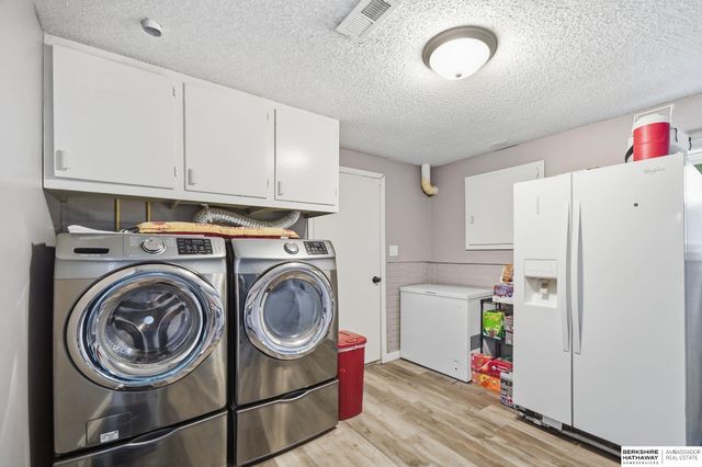 6220 Fleetwood Drive, Lincoln, NE 68516
