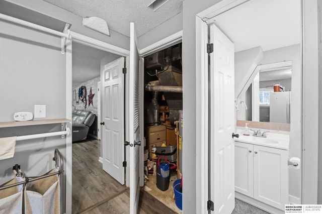 6220 Fleetwood Drive, Lincoln, NE 68516