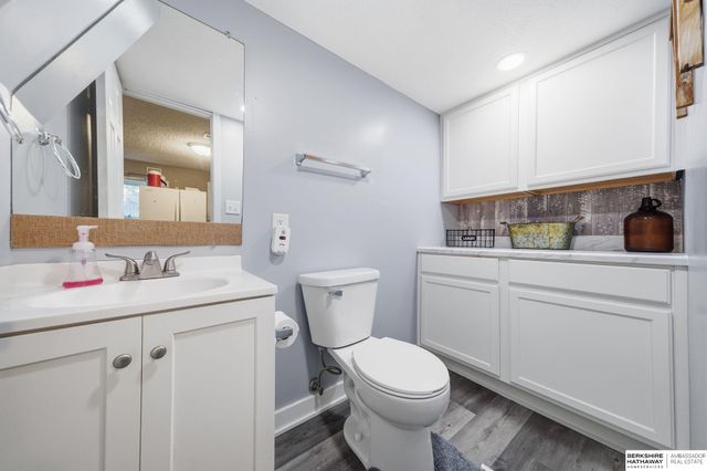 6220 Fleetwood Drive, Lincoln, NE 68516