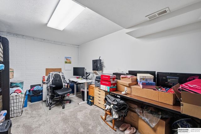 6220 Fleetwood Drive, Lincoln, NE 68516