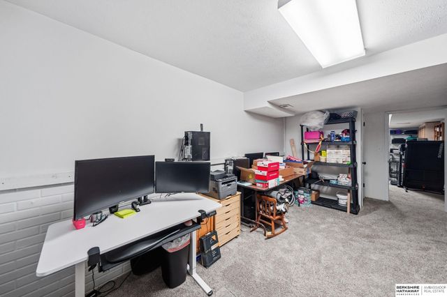 6220 Fleetwood Drive, Lincoln, NE 68516