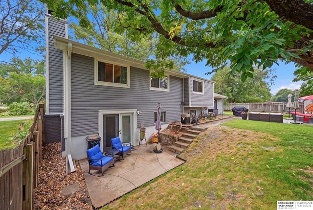 6220 Fleetwood Drive, Lincoln, NE 68516