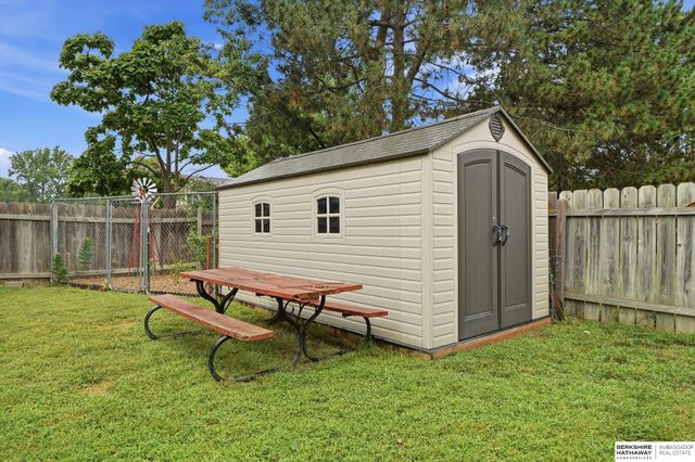 6220 Fleetwood Drive, Lincoln, NE 68516