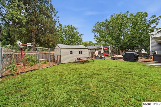 6220 Fleetwood Drive, Lincoln, NE 68516