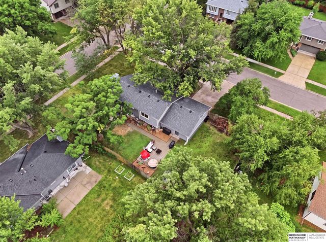 6220 Fleetwood Drive, Lincoln, NE 68516
