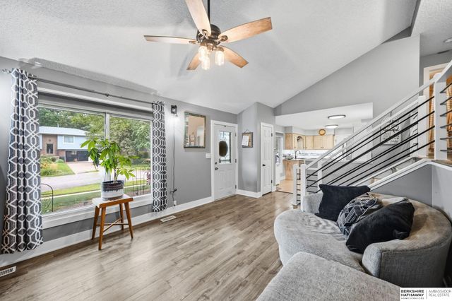 6220 Fleetwood Drive, Lincoln, NE 68516