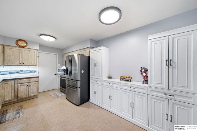 6220 Fleetwood Drive, Lincoln, NE 68516