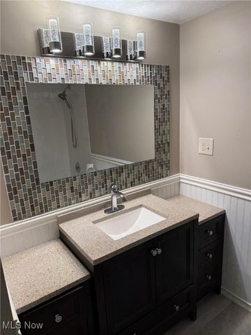 4183 Columbia Road 121, North Olmsted, OH 44070