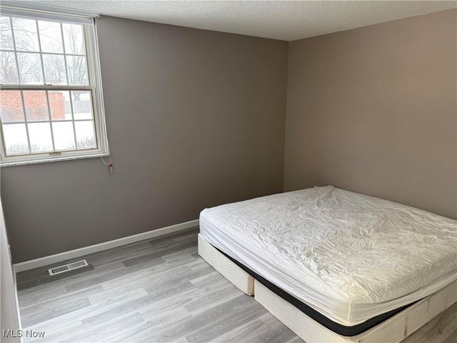 4183 Columbia Road 121, North Olmsted, OH 44070