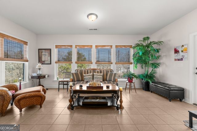 1031 Peachbelt Street, Greensboro, GA 30642