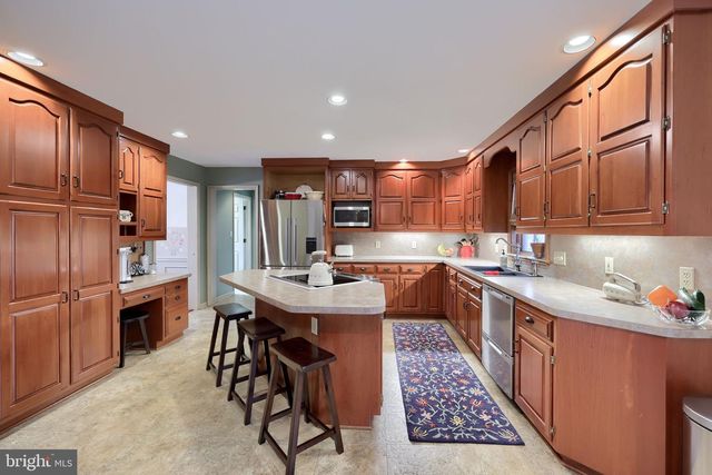 131 MILTON CIR, Lititz, PA 17543