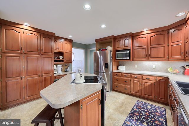 131 MILTON CIR, Lititz, PA 17543