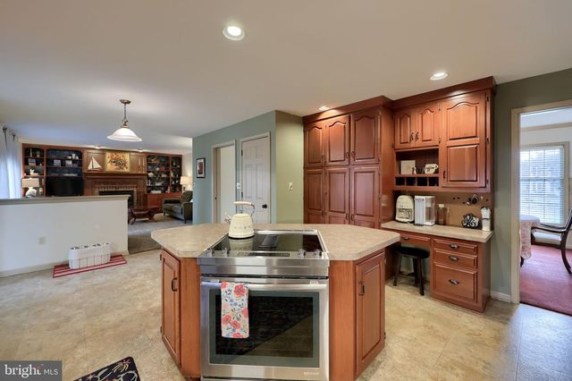 131 MILTON CIR, Lititz, PA 17543