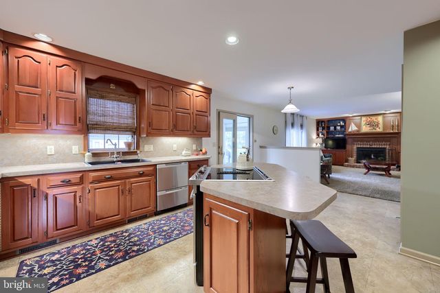 131 MILTON CIR, Lititz, PA 17543