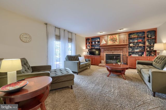 131 MILTON CIR, Lititz, PA 17543