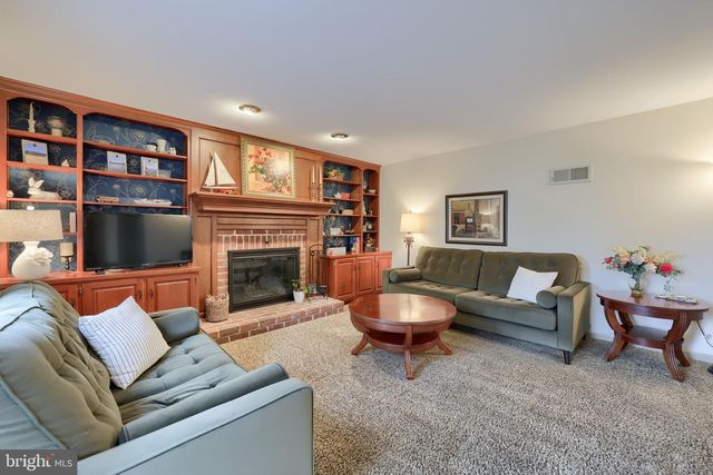 131 MILTON CIR, Lititz, PA 17543