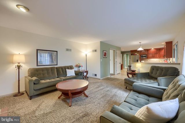 131 MILTON CIR, Lititz, PA 17543