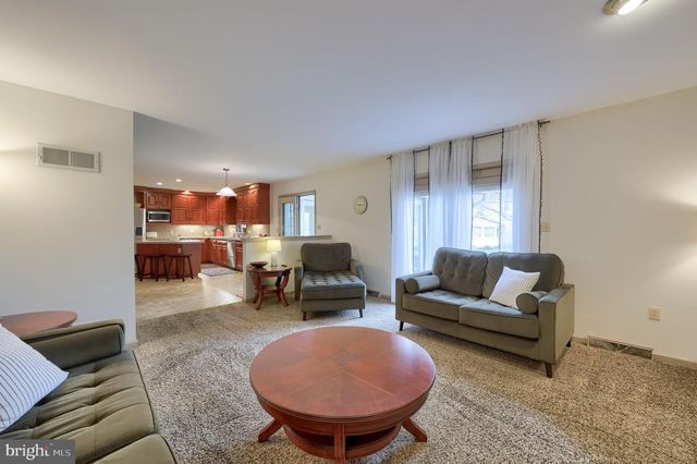 131 MILTON CIR, Lititz, PA 17543