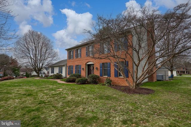 131 MILTON CIR, Lititz, PA 17543