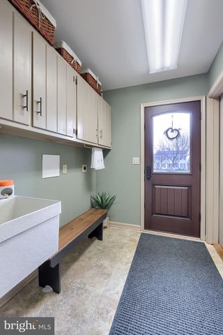 131 MILTON CIR, Lititz, PA 17543