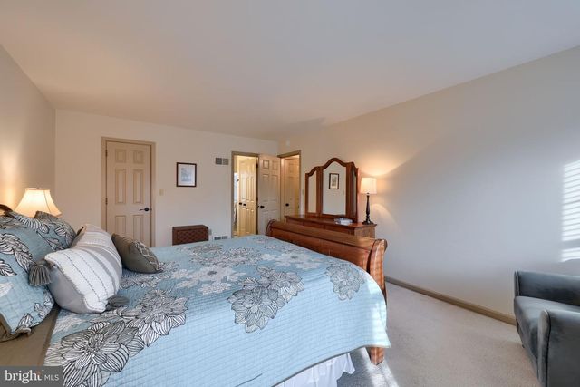 131 MILTON CIR, Lititz, PA 17543