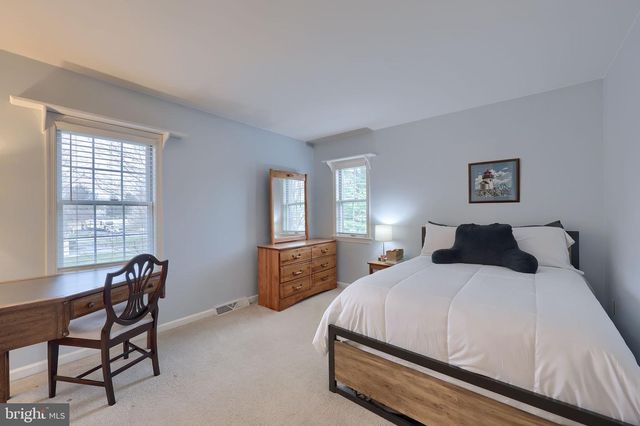 131 MILTON CIR, Lititz, PA 17543