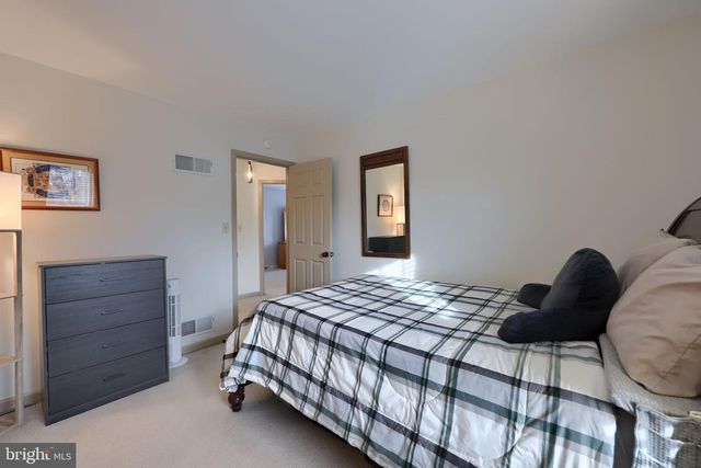 131 MILTON CIR, Lititz, PA 17543