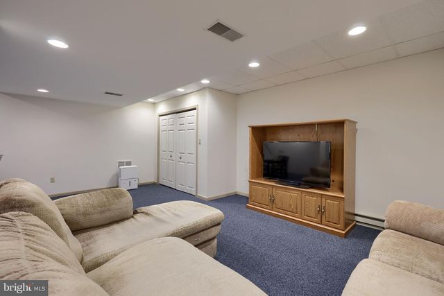 131 MILTON CIR, Lititz, PA 17543