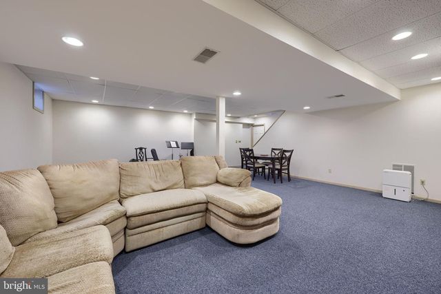 131 MILTON CIR, Lititz, PA 17543