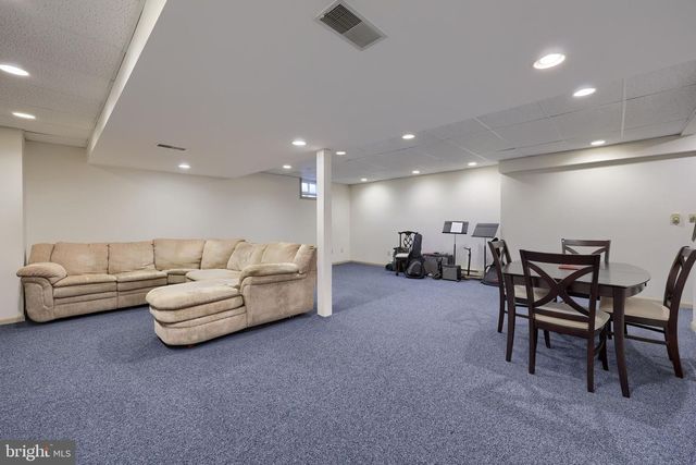 131 MILTON CIR, Lititz, PA 17543