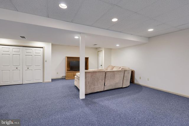 131 MILTON CIR, Lititz, PA 17543