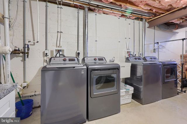 131 MILTON CIR, Lititz, PA 17543