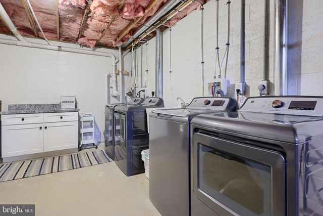 131 MILTON CIR, Lititz, PA 17543