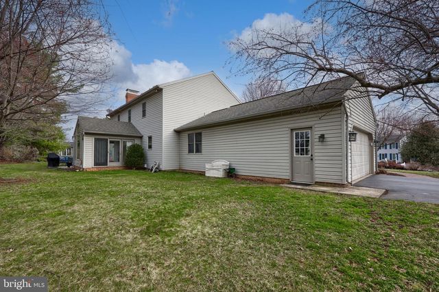 131 MILTON CIR, Lititz, PA 17543