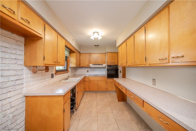 7627 Catherine Street, Masury, OH 44438