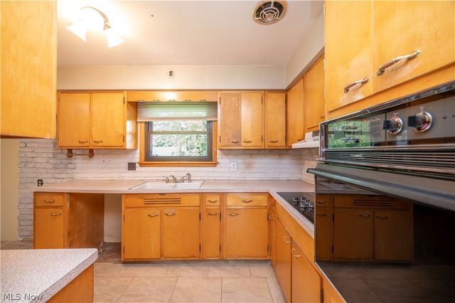 7627 Catherine Street, Masury, OH 44438