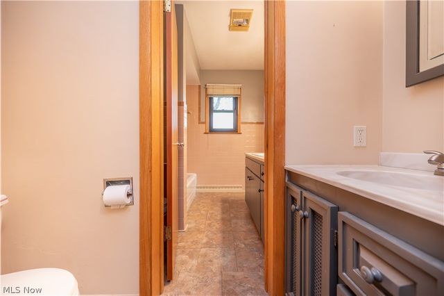 7627 Catherine Street, Masury, OH 44438