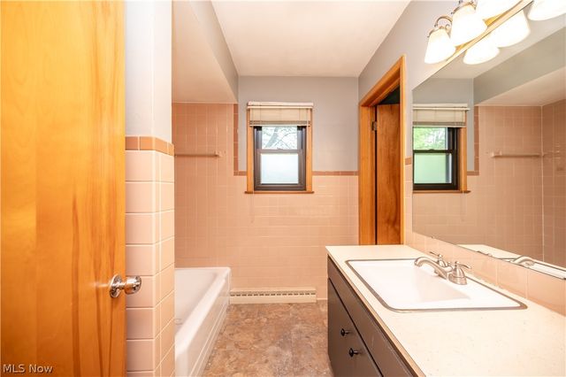 7627 Catherine Street, Masury, OH 44438