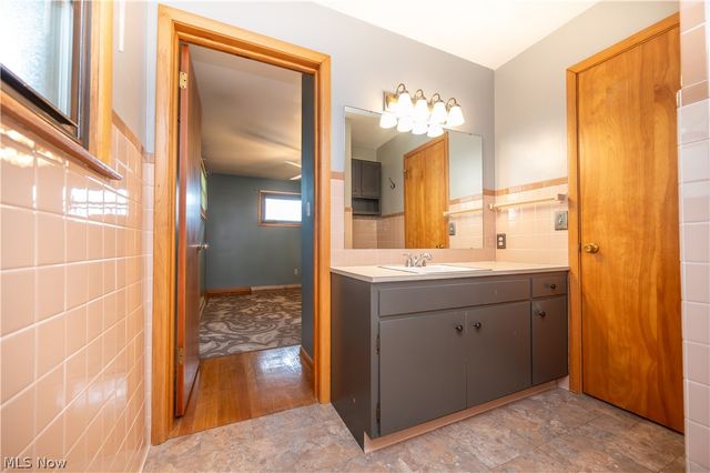 7627 Catherine Street, Masury, OH 44438