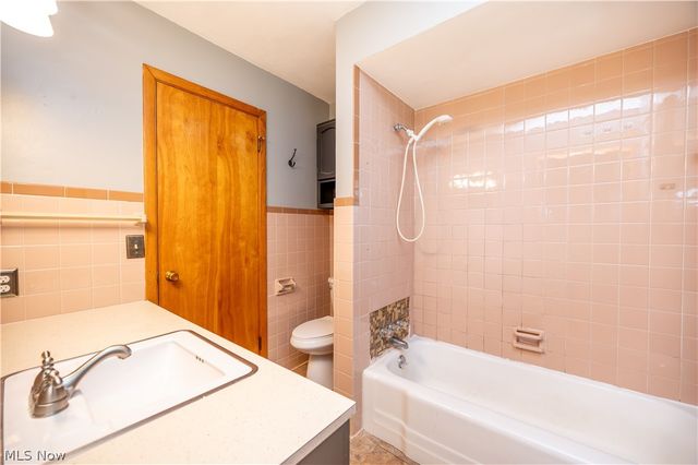 7627 Catherine Street, Masury, OH 44438