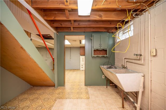 7627 Catherine Street, Masury, OH 44438