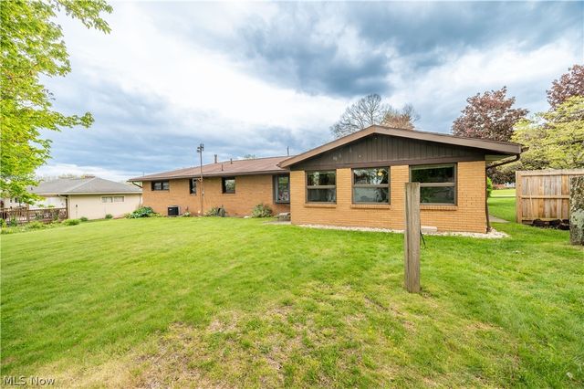 7627 Catherine Street, Masury, OH 44438