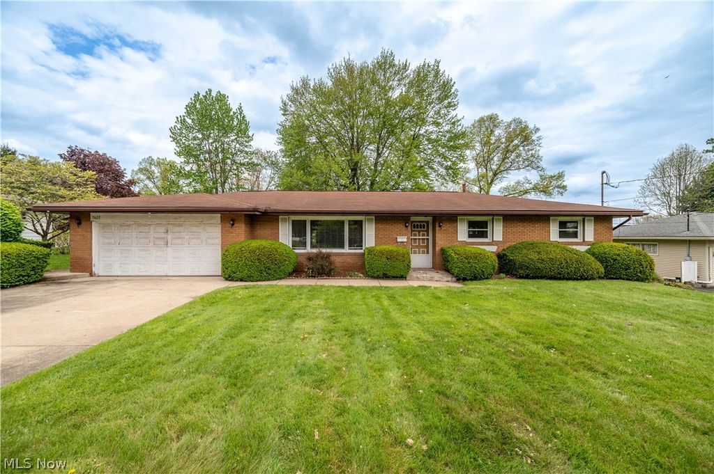 7627 Catherine Street, Masury, OH 44438