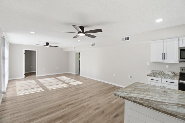 1304 NE 5TH AVENUE, Crystal River, FL 34428