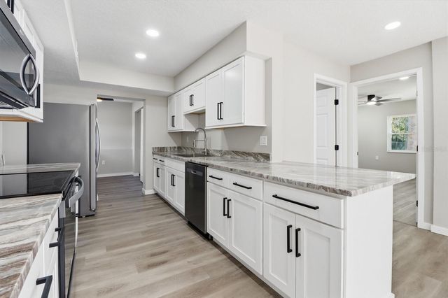 1304 NE 5TH AVENUE, Crystal River, FL 34428
