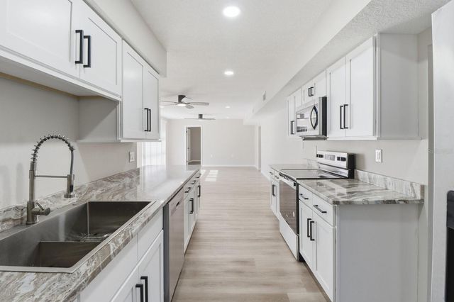 1304 NE 5TH AVENUE, Crystal River, FL 34428
