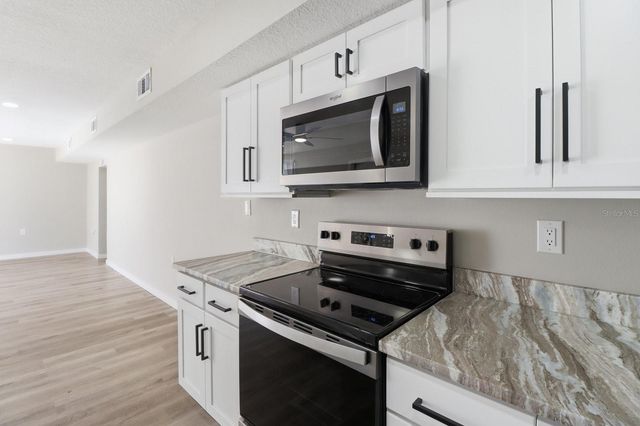 1304 NE 5TH AVENUE, Crystal River, FL 34428