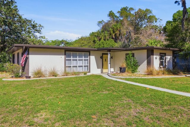 1304 NE 5TH AVENUE, Crystal River, FL 34428