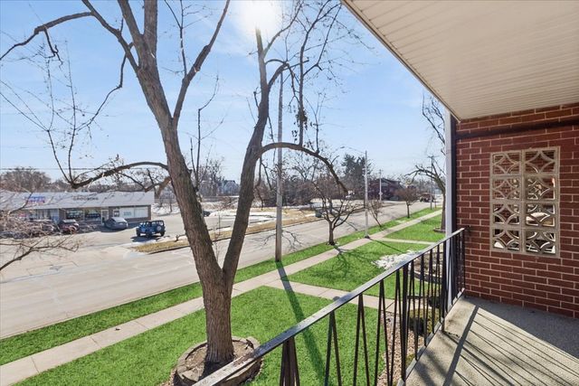 410 Crescent Boulevard 2B, Lombard, IL 60148