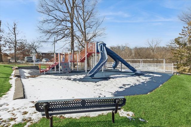 410 Crescent Boulevard 2B, Lombard, IL 60148